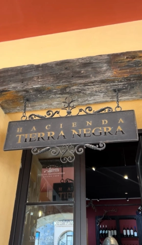 Regalos y otros artículos dentro del campus.